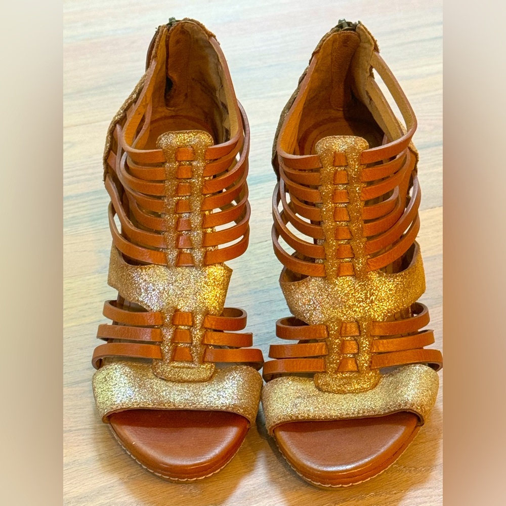 Trask Sammie gladiator wedge- size 8.5. Worn once. Look brand new
